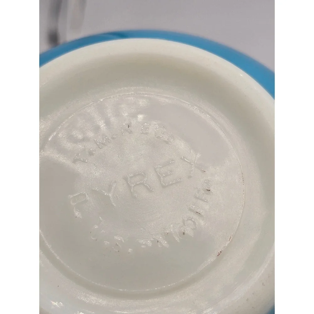 Vintage Pyrex Turquoise Blue 401 Mixing Bowl 1.5 Pint Small Milk Glass 5.75